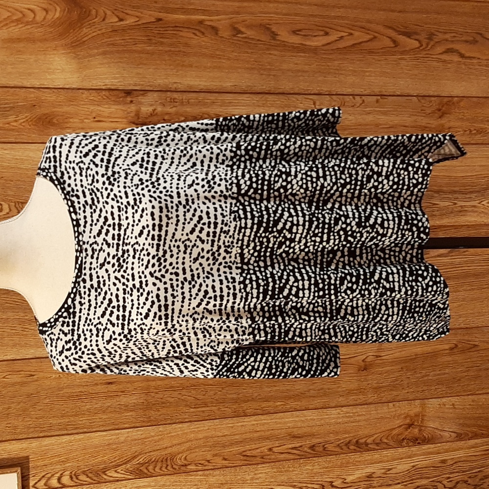 Jones Studio Black and White Polka Dot Flowy Top (Small)